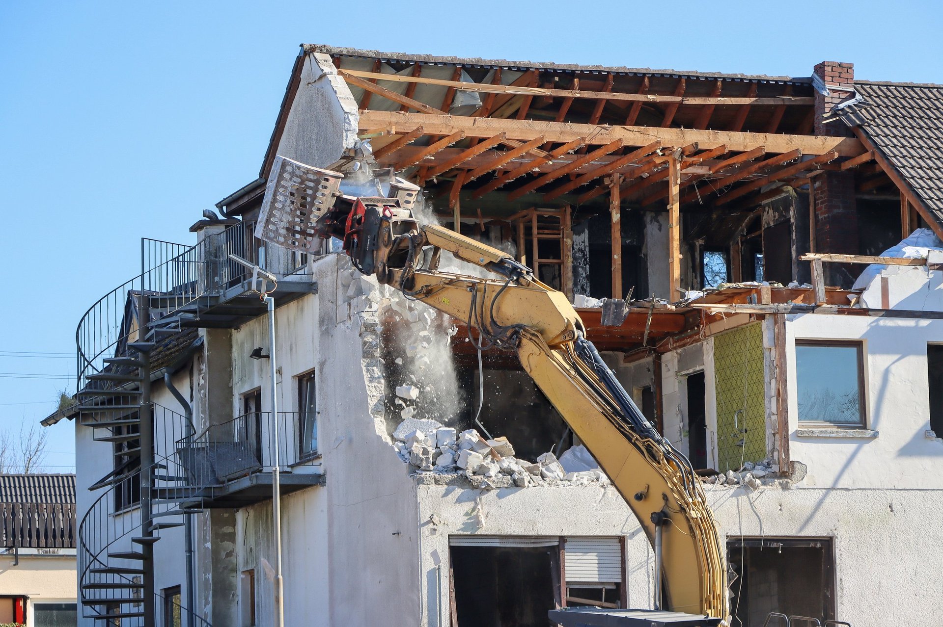 Къртене и разрушаване на сгради